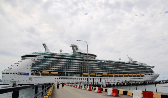 外国游客乘邮轮靠岸入境 行业随势探新(图1)